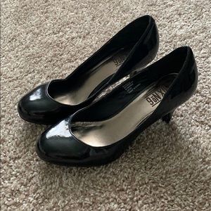 Black shiny heels